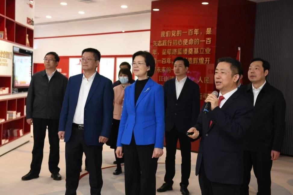 江蘇省委常委、組織部部長(zhǎng)沈瑩調(diào)研紅豆1